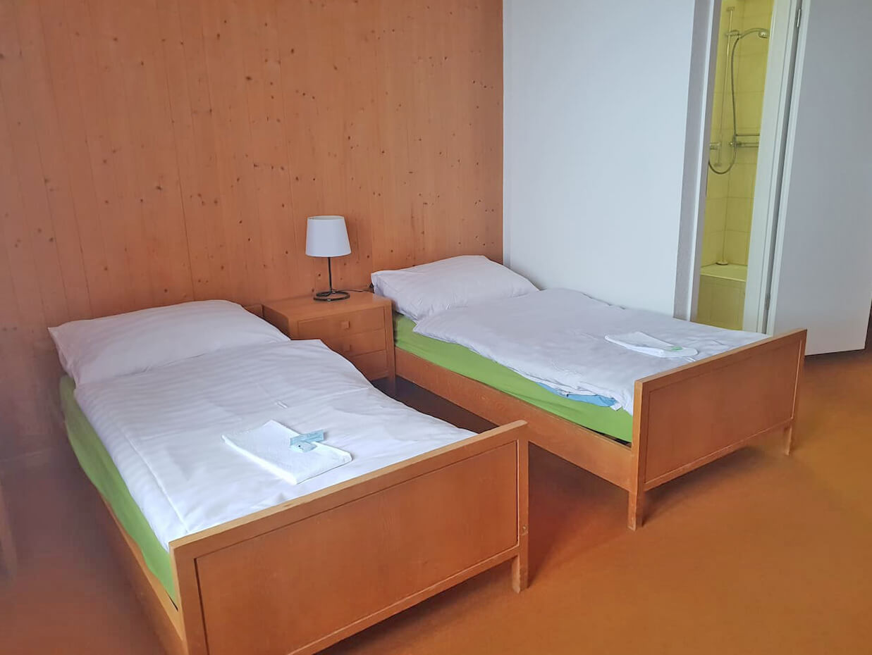 Double room with single bed