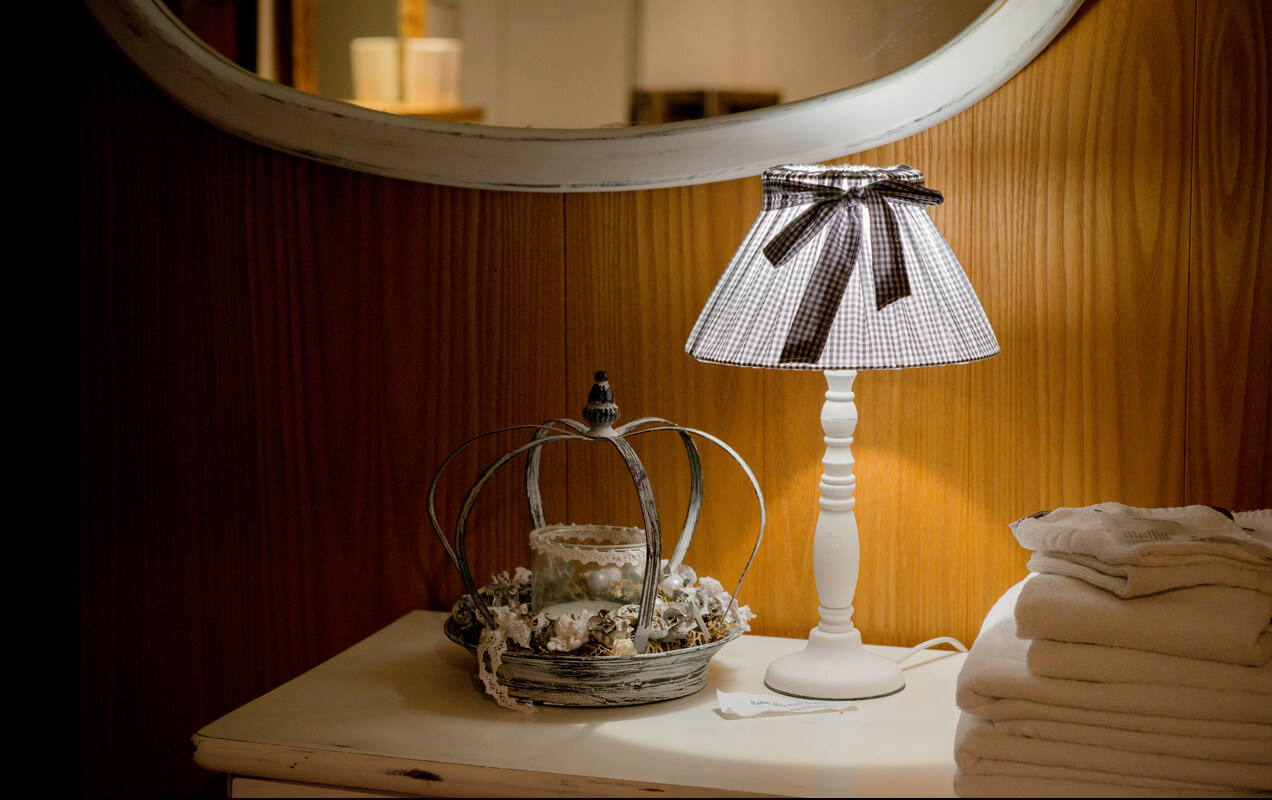 Table lamp and decoration