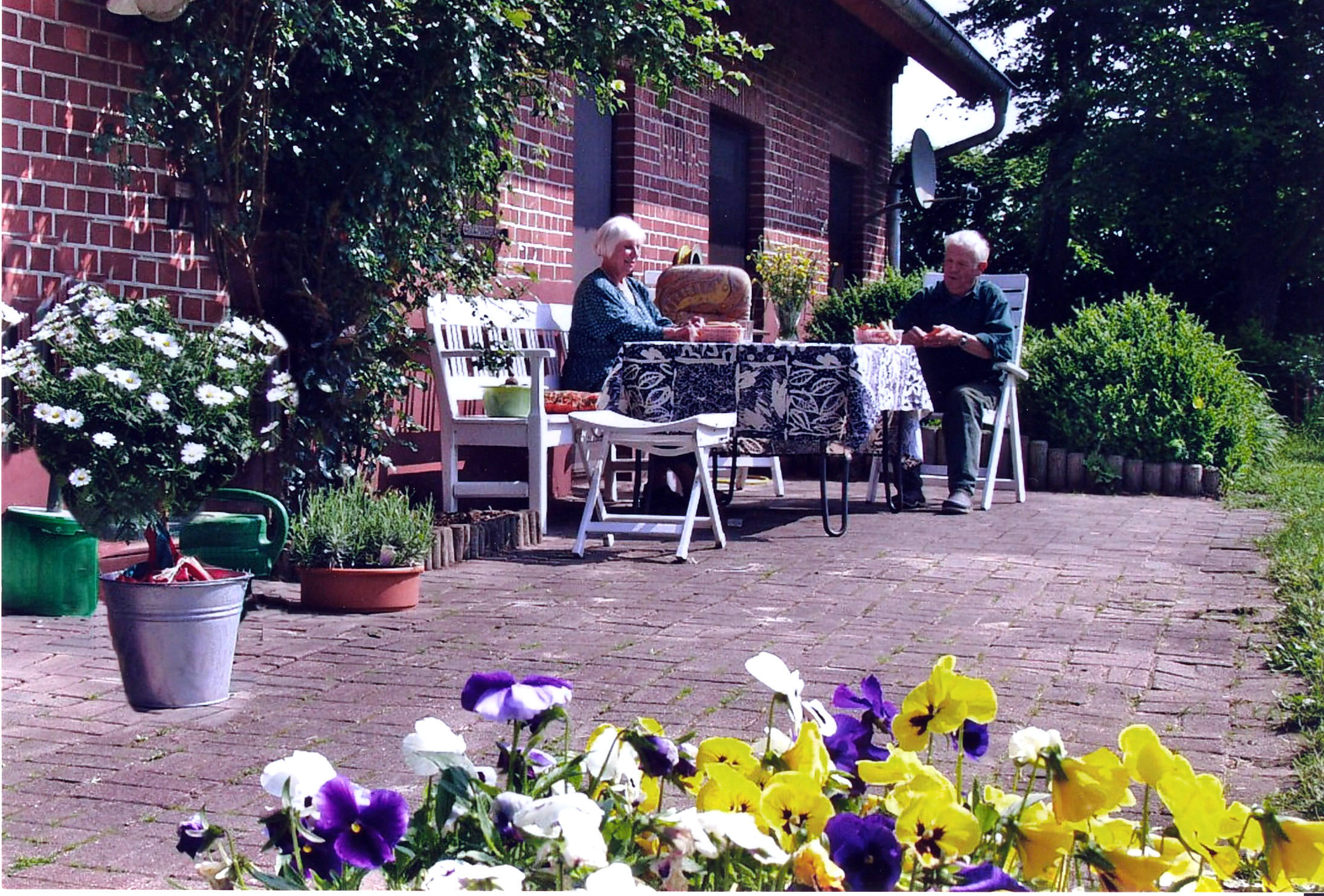 Terrasse zum Entspannen auf dem Ferienhof Ahrens