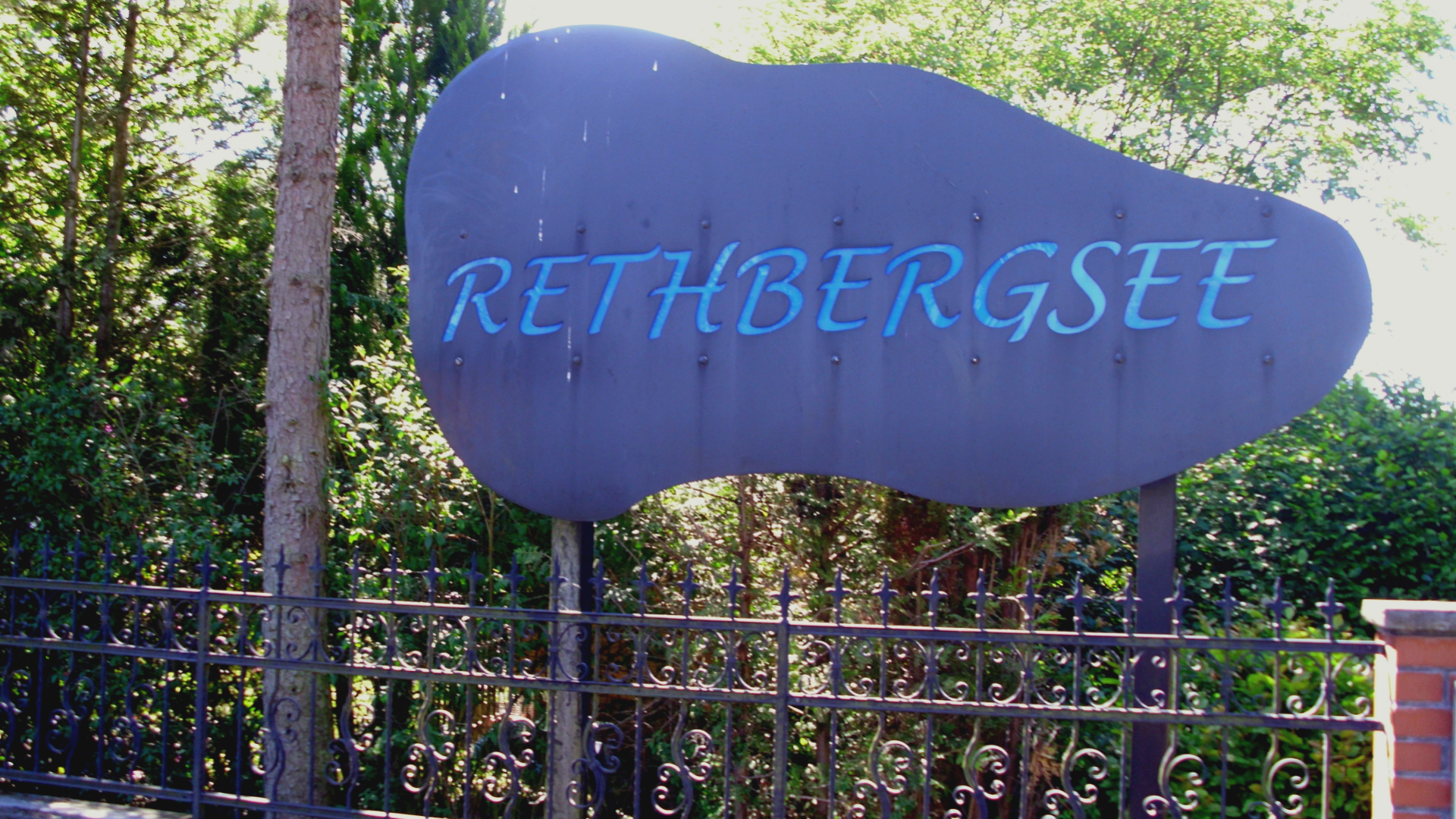 Der Campingplatz befindet sich direkt am Rethbergsee