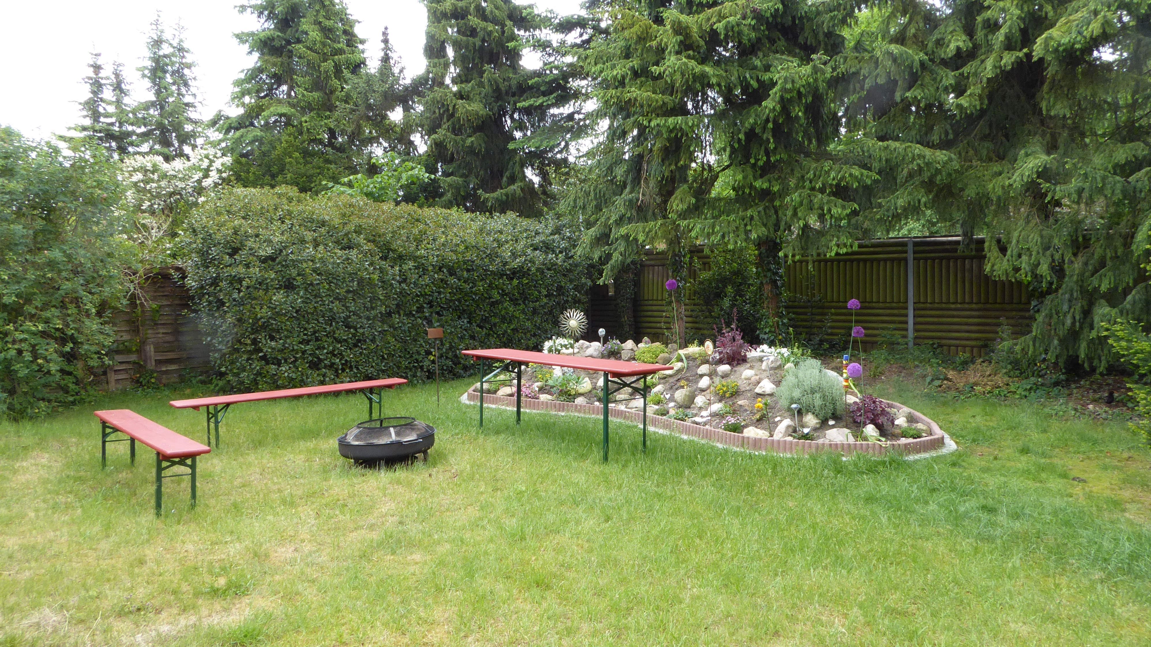 Grillplatz und Feuerstelle an der Ferienwohnung Stracke