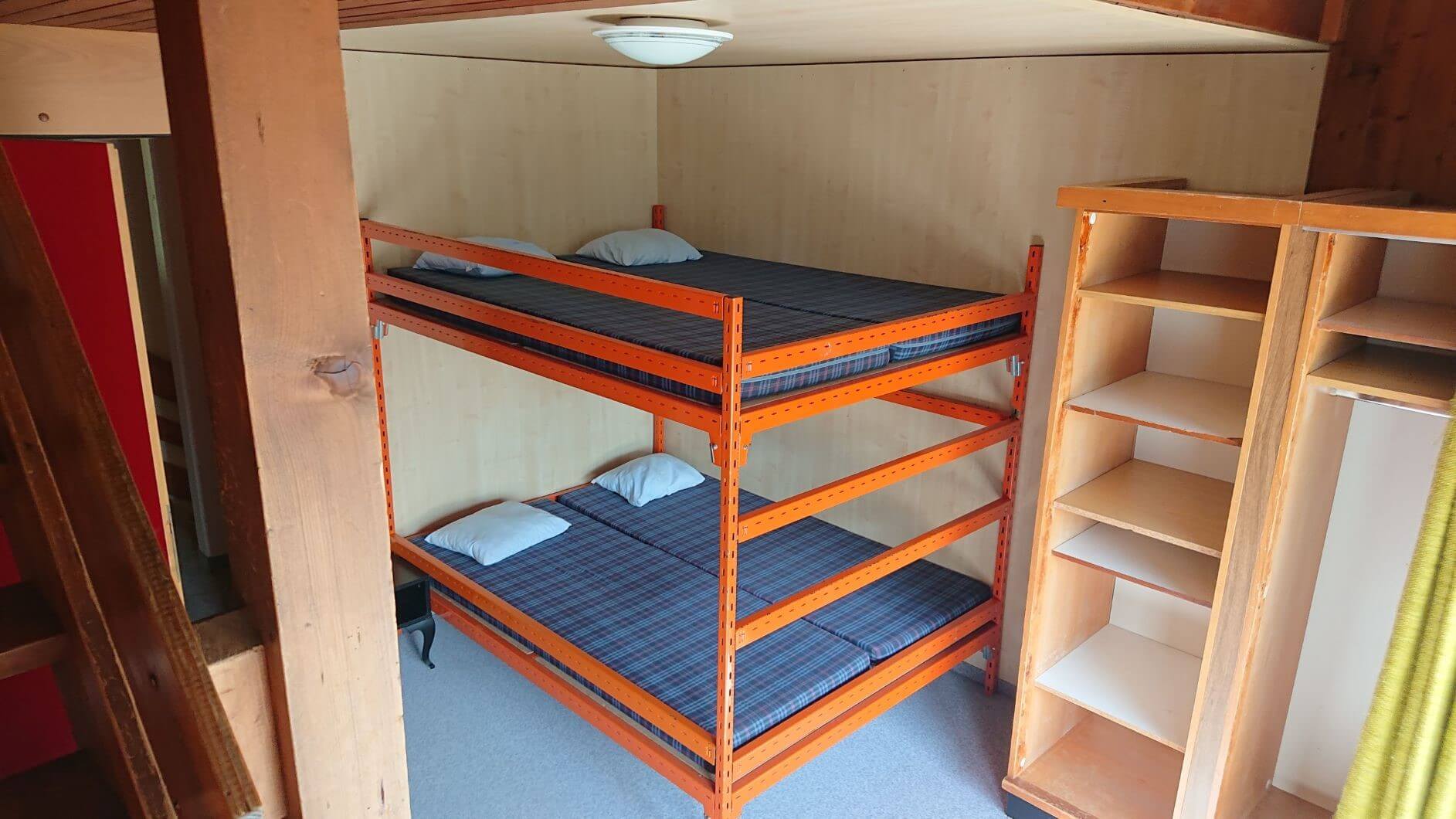 Multi-bed room