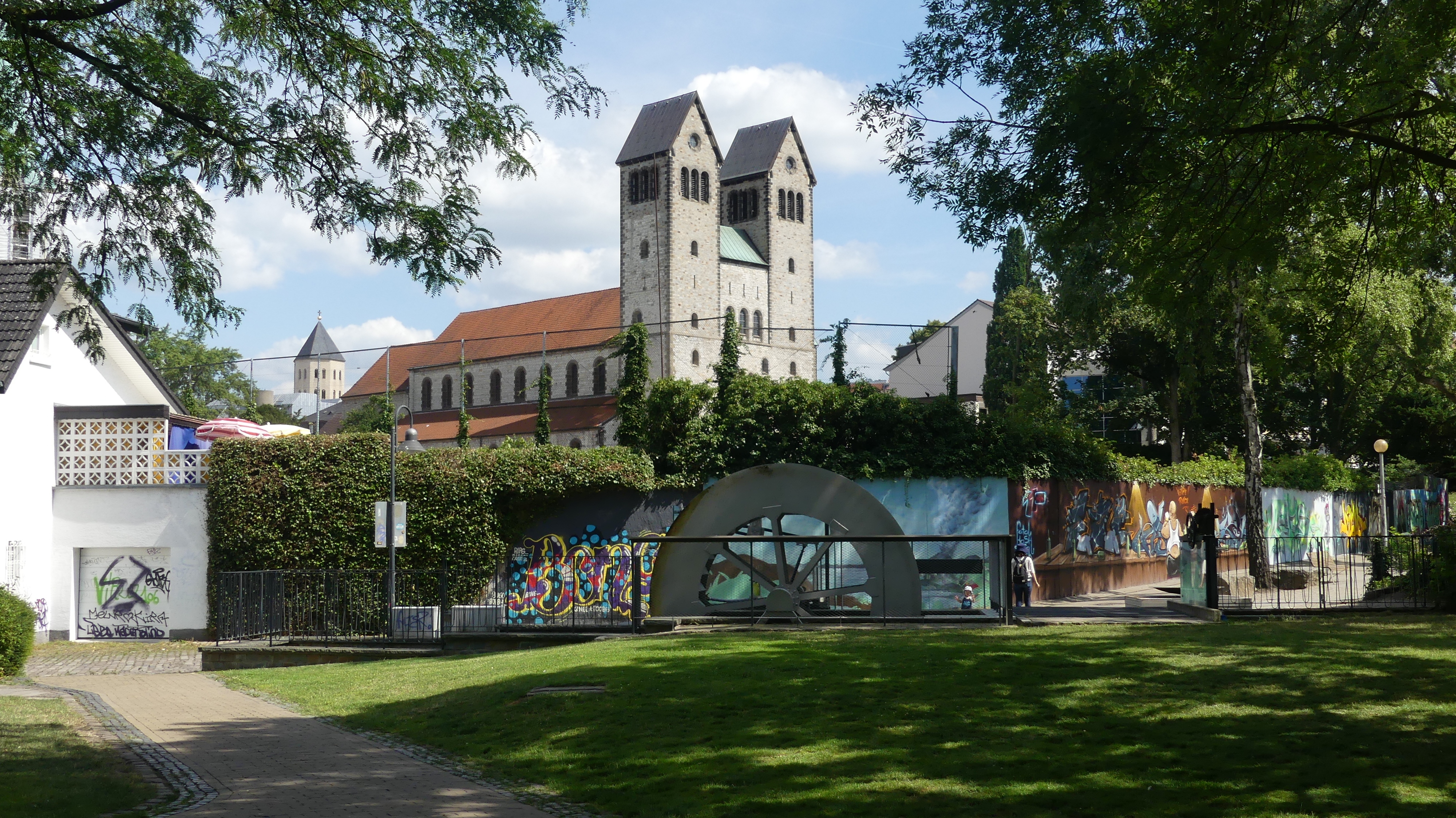 Funktionsmodell und Abdinghofkirche