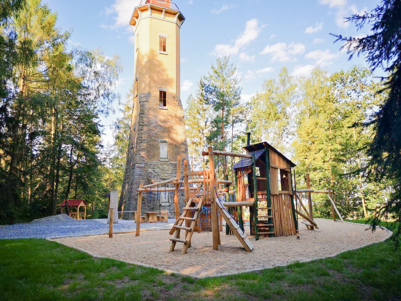 Spielplatz am Perlaser Turm Treuen – Motiv
