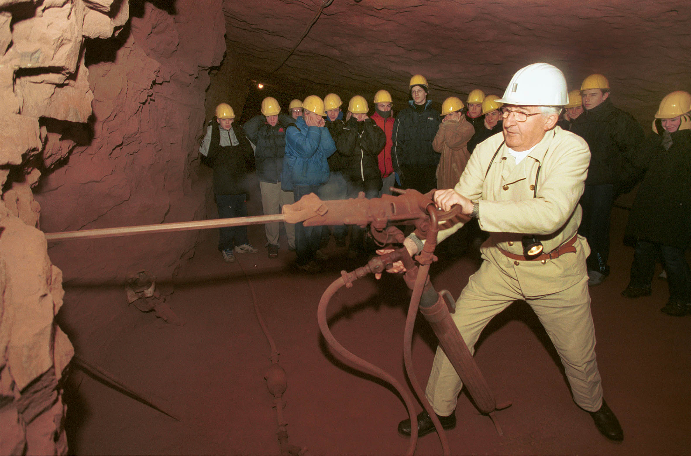 Die Bergwerkstechnik ist nichts für schwache Nerven. Wenn der Abbauhammer in Aktion tritt, sollte man rechtzeitig die Finger in den Ohren haben