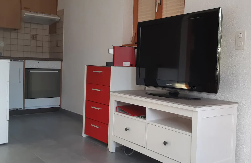 Küche und TV-Möbel
