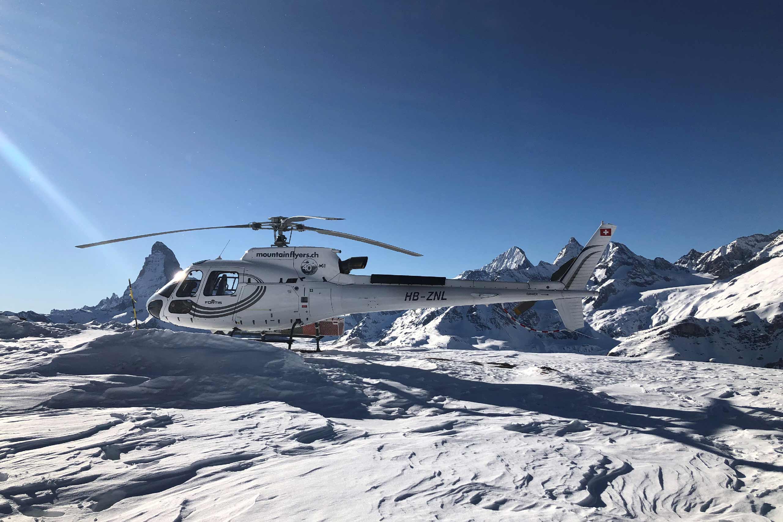 mountainflyer-helikopter-rundfluege-schnee-matterhorn.jpg