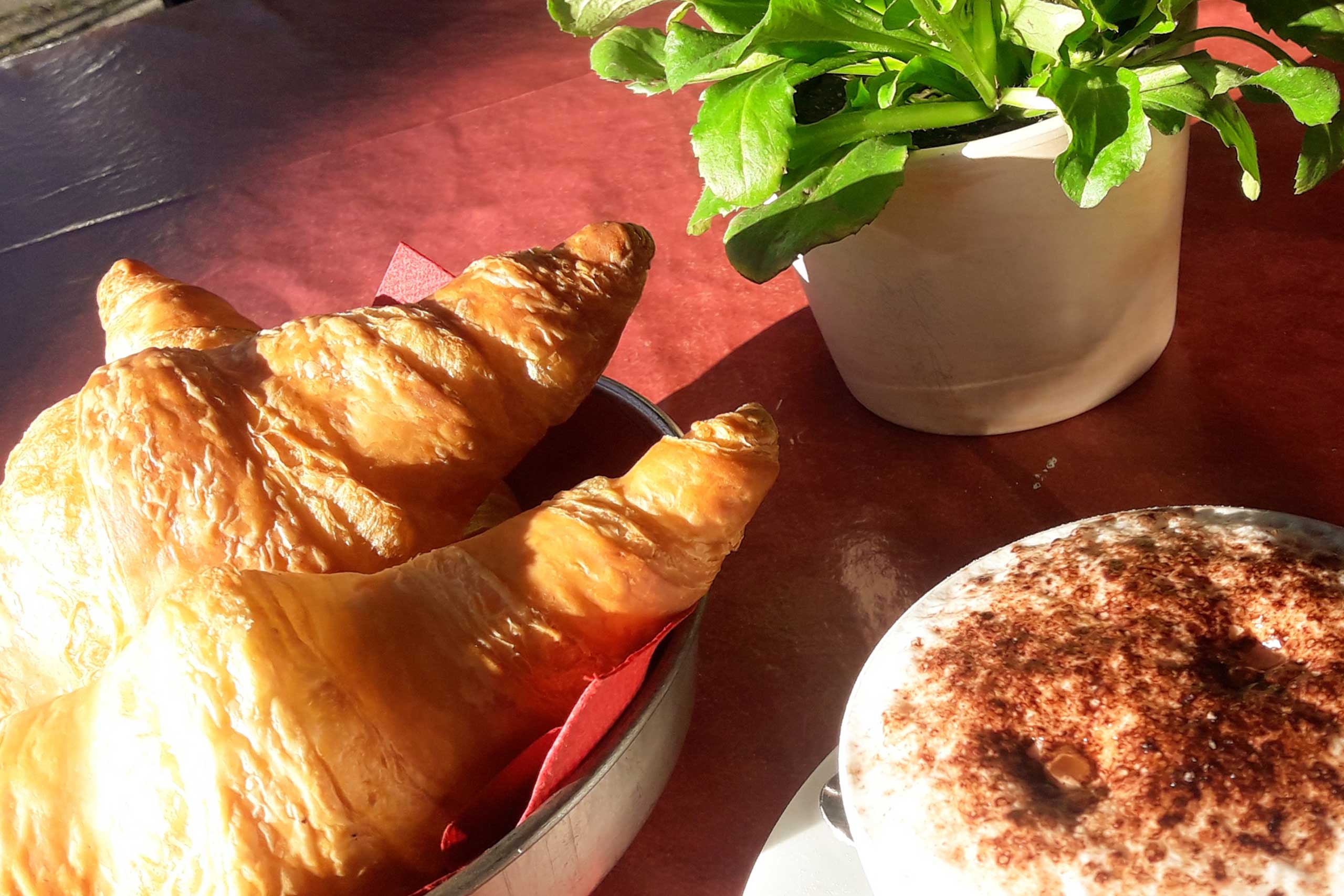 cafe-baeretatze-fruestueck.jpg