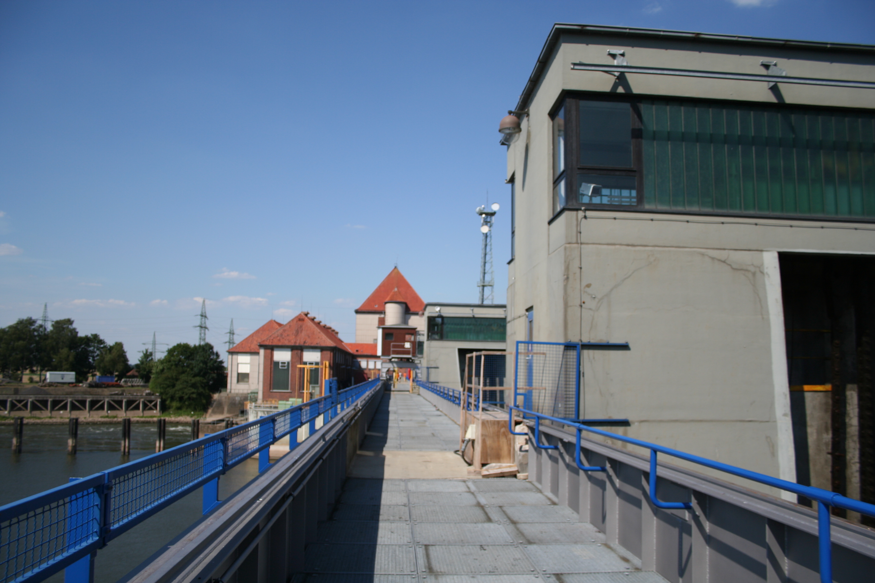 Laufwasserkraftwerk mit Staustufe und Schleuse Dörverden