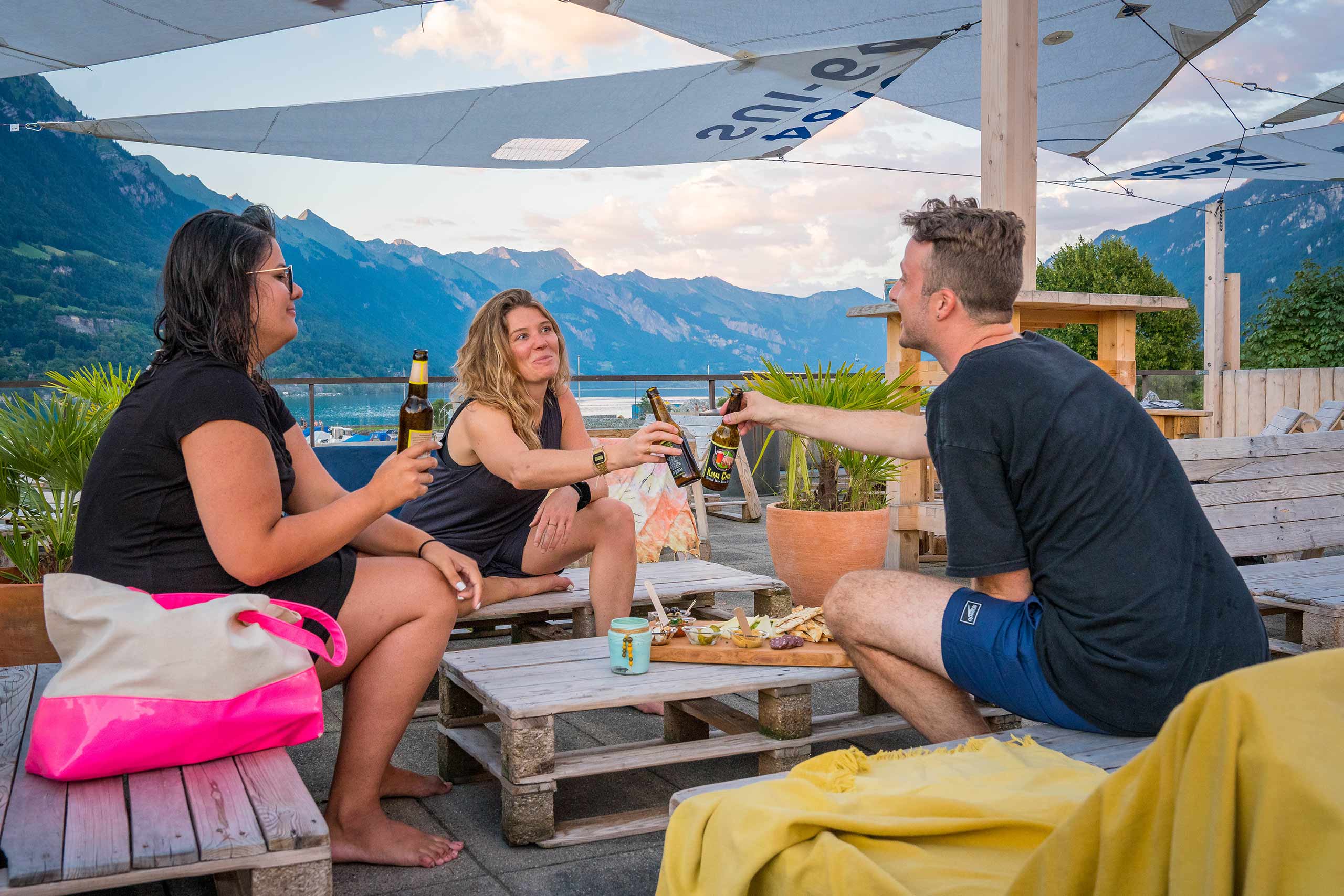 the-beach-cafe-apero-dach-lounge.jpg