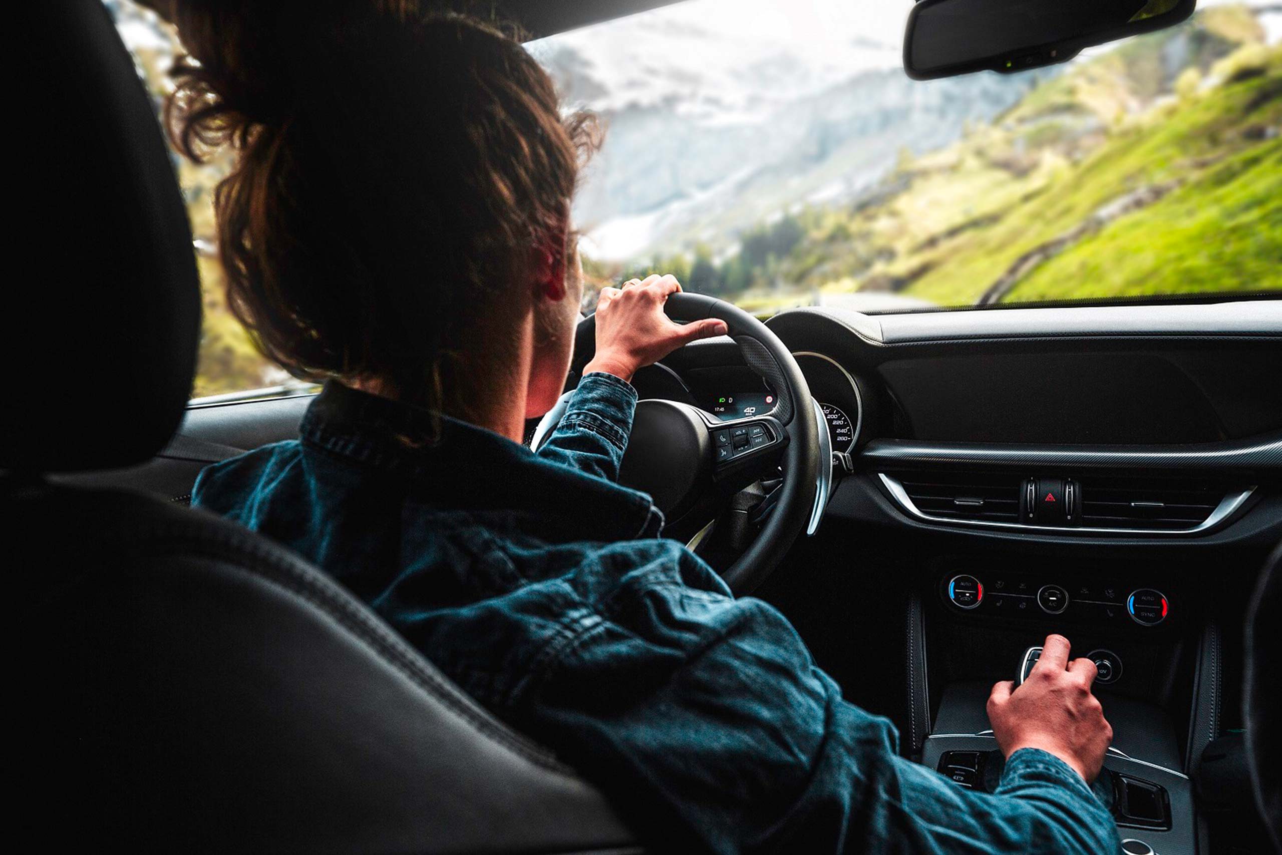 hertz-autovermietung-autfahrt-innenaufnahme.jpg