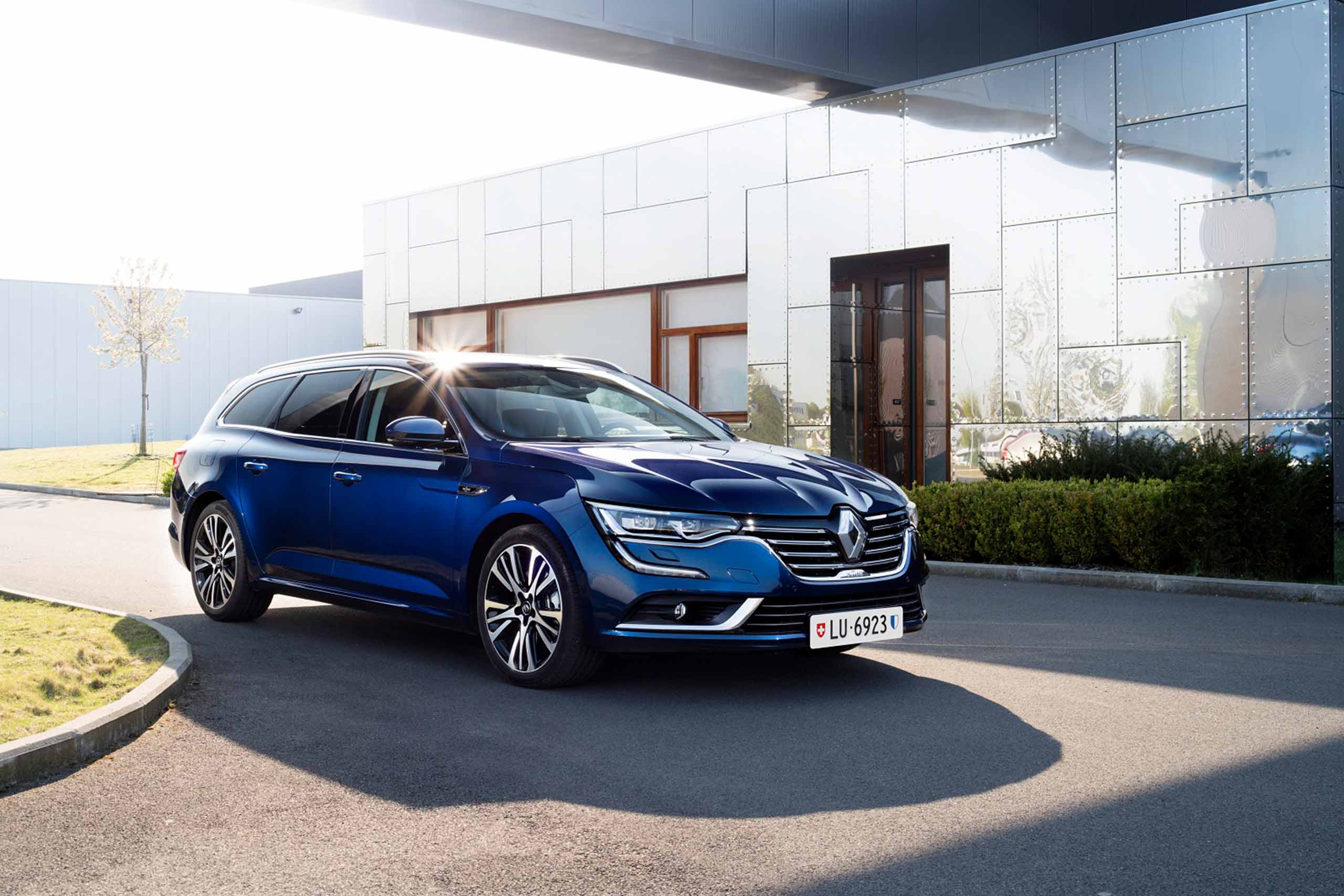 hertz-autovermietung-renault-blau.jpg