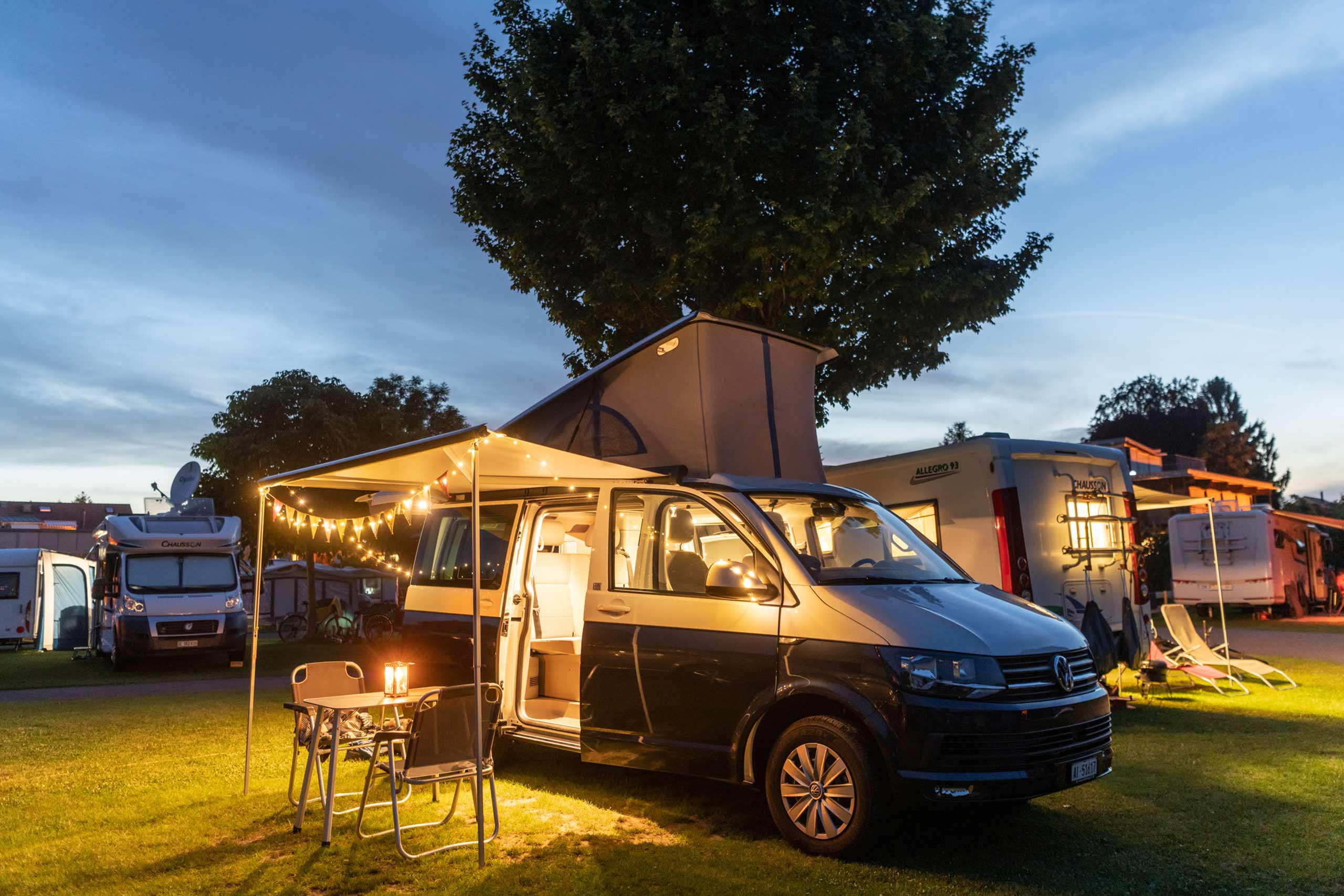 europcar-camper-auf-campingplatz.jpg