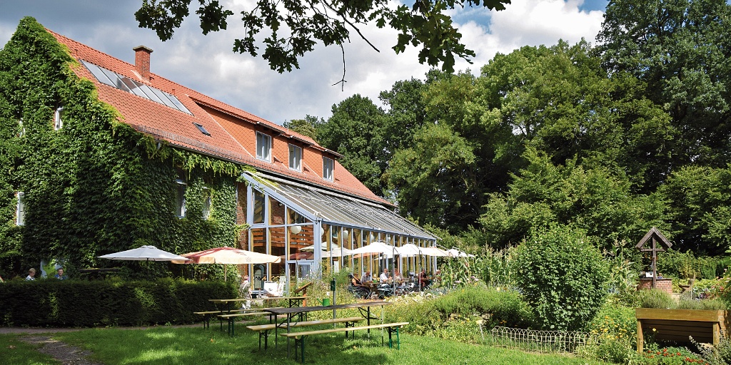 Café Gut Nordholz mit Sonnenterrasse und Kreisgarten