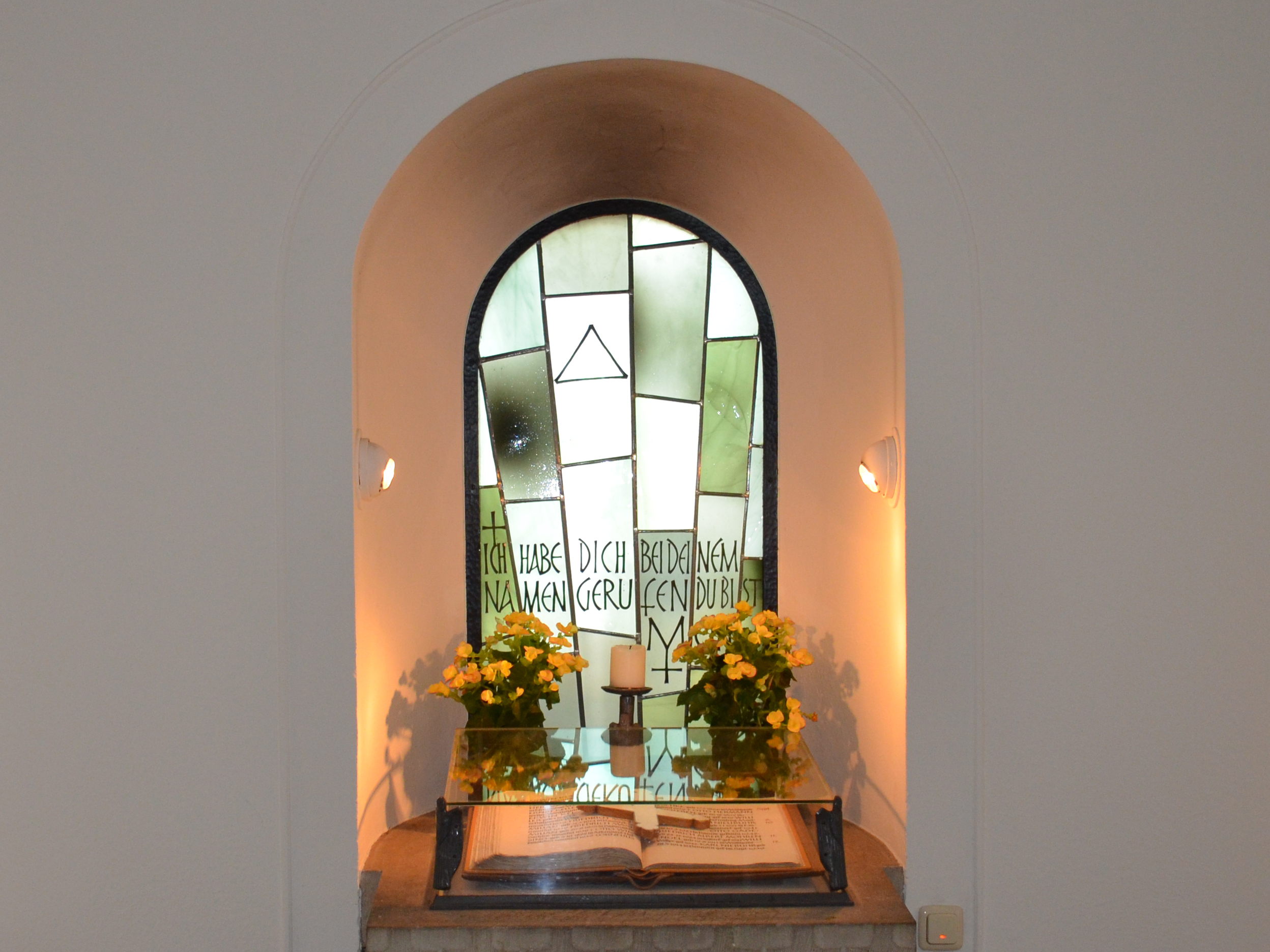 Ehrenbuch in der Dreikönigskirche