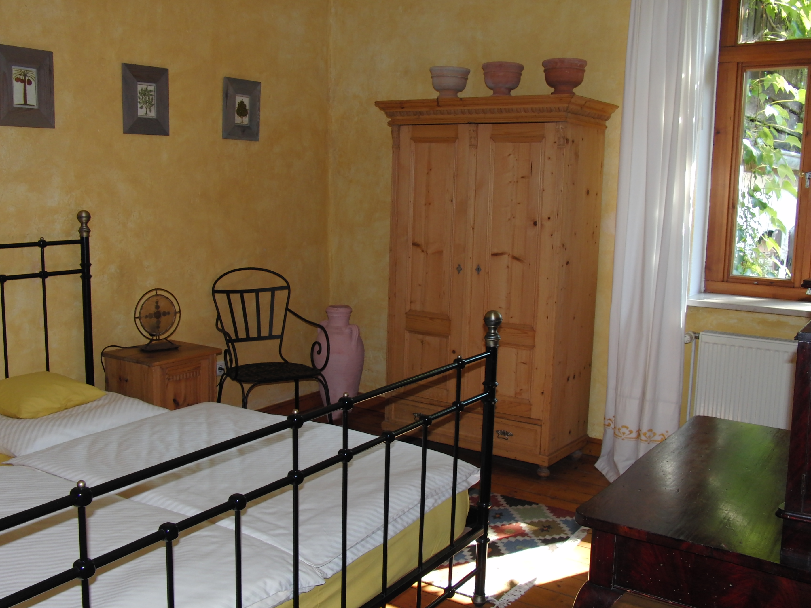 Gelbes Zimmer in der Ferienwohnung Gästehaus EinsA