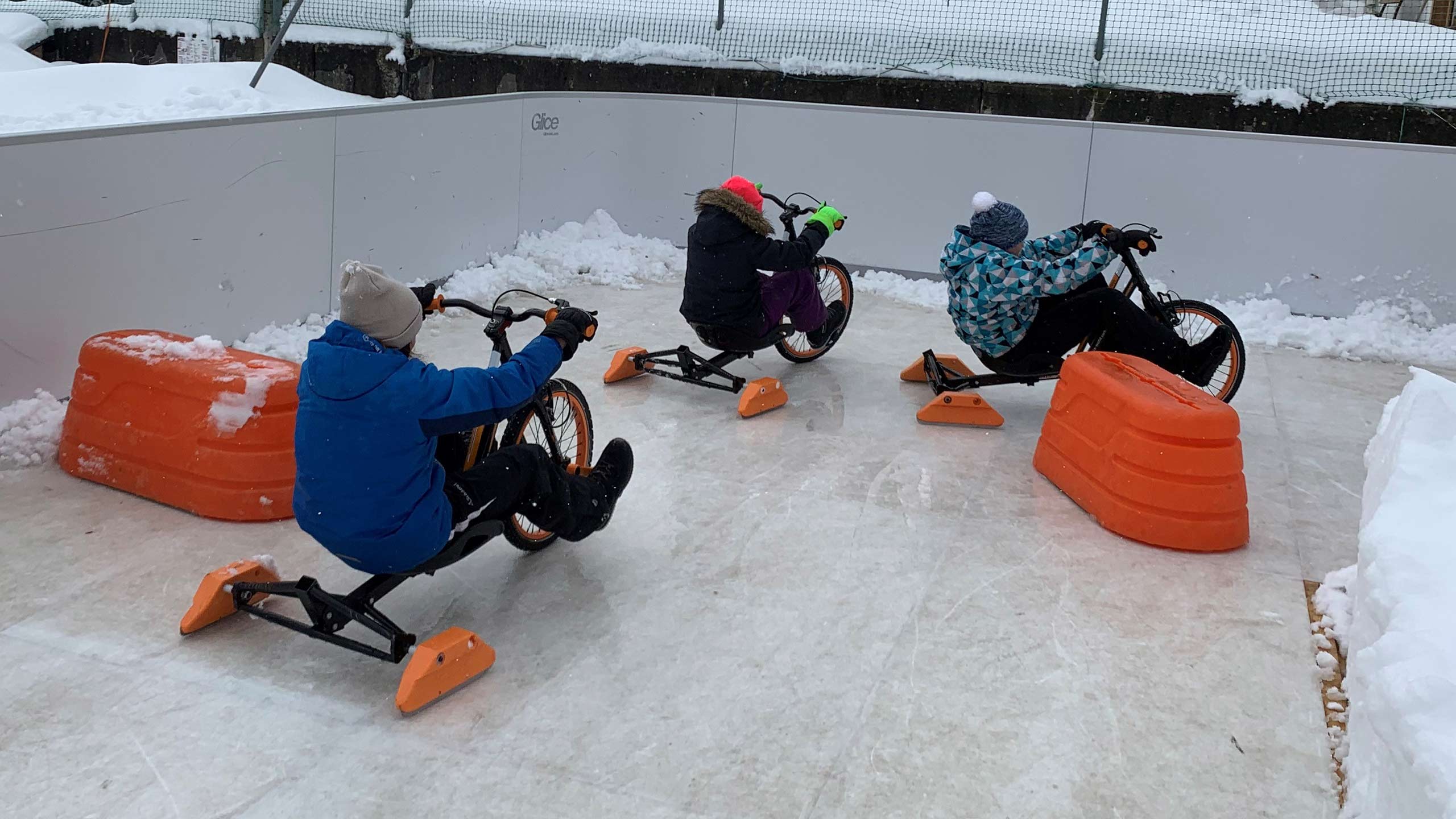 ice-bike-fahrt-rundkurs-synthetische-eisbahn-glice-beatenberg.jpg