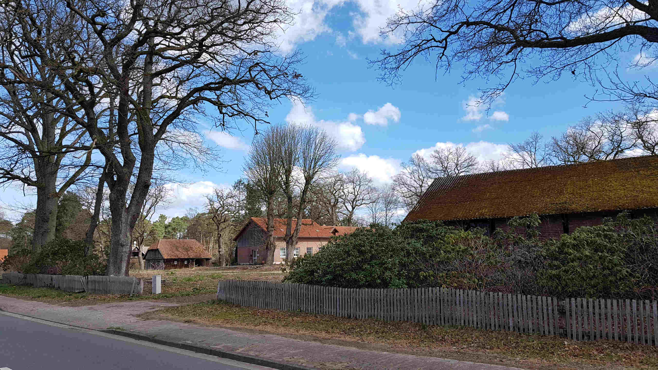Alte Höfe im beschaulichen Ort Stedden 