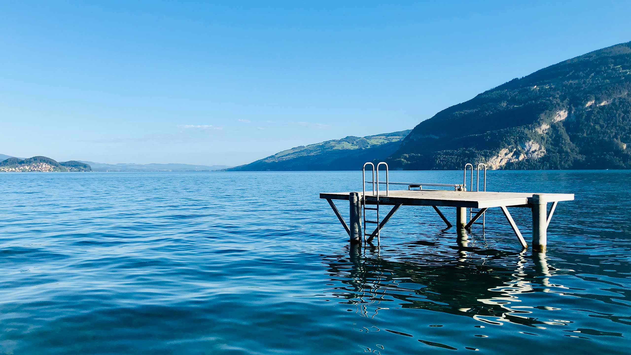 strandbad-leissigen-sommer-badi-floss-thunersee.jpg
