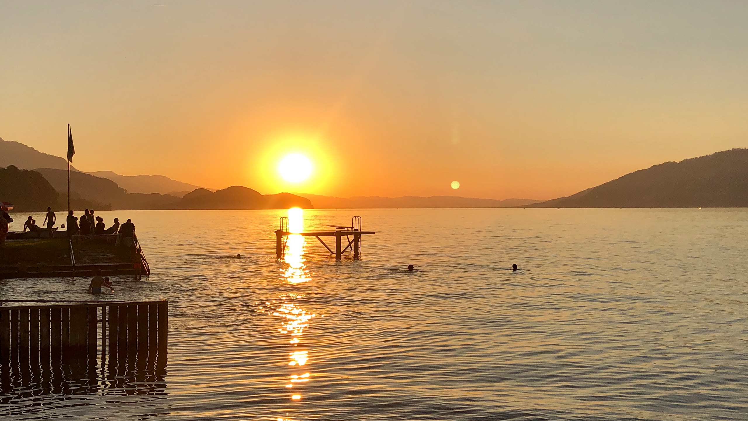 strandbad-leissigen-sommer-sonnenuntergang-badi-floss-thunersee.jpg