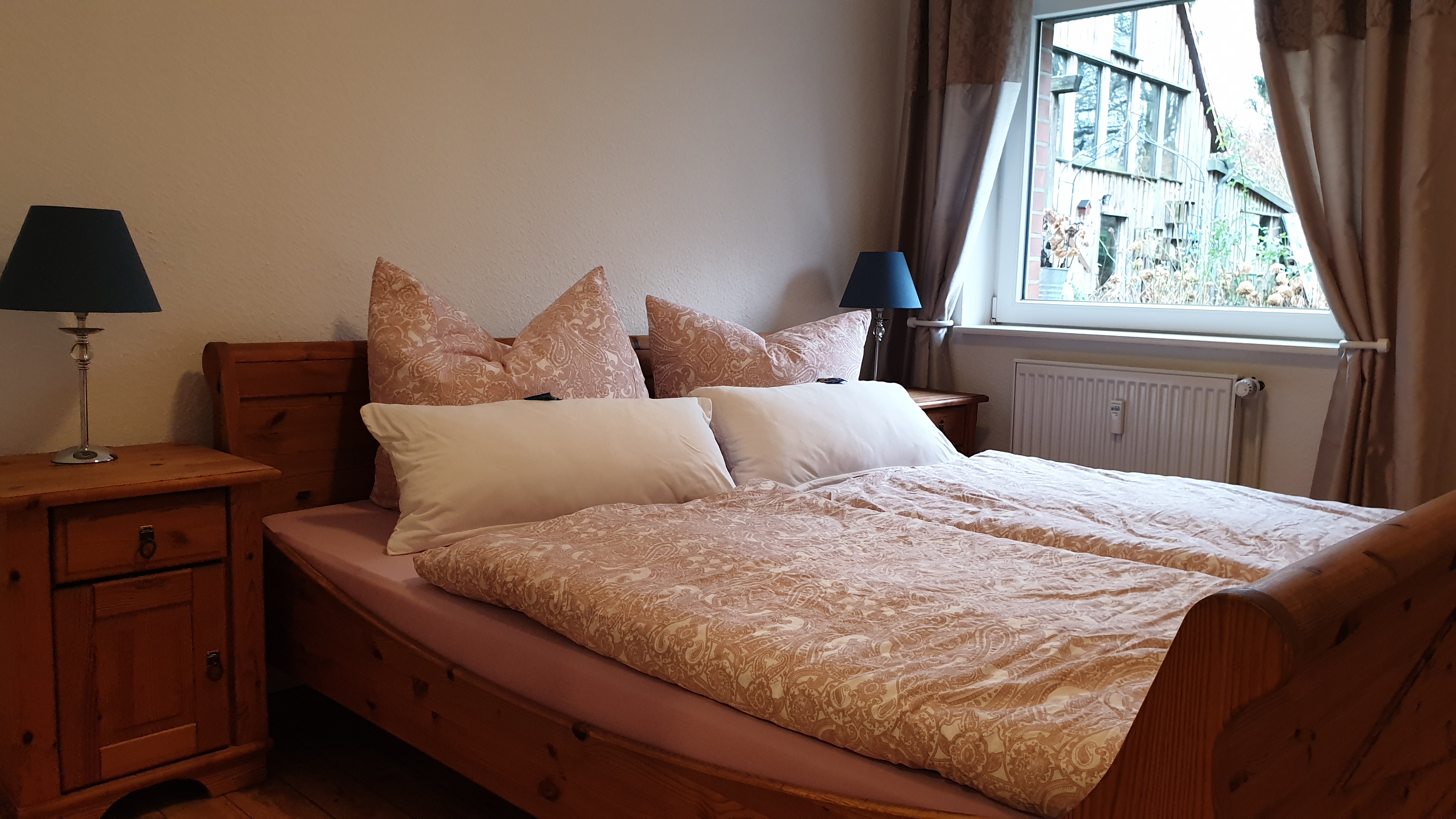 Schlafzimmer 1