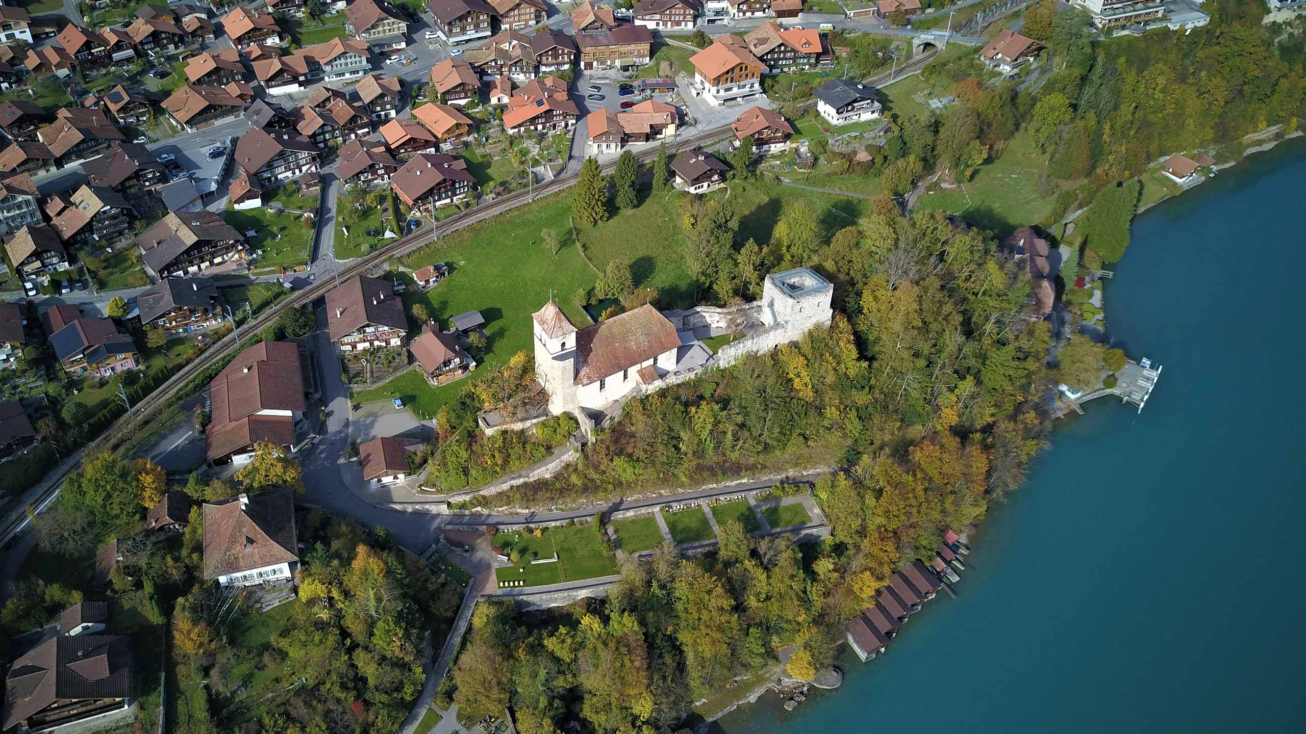 ringgenberg-burgkirche-luftaufnahme.jpg