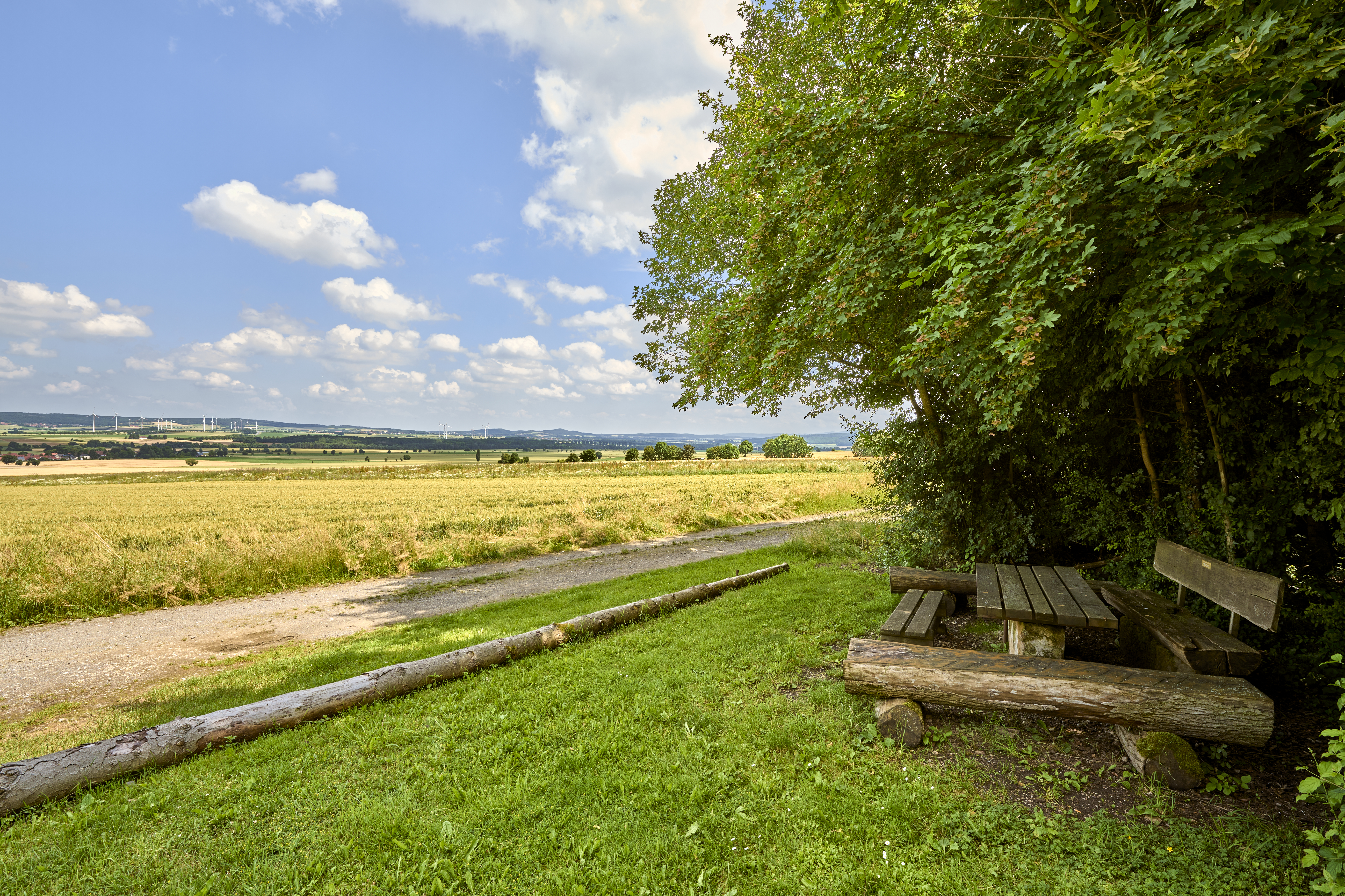 Rastplatz mit Ausblick auf Heere und das Innerstetal