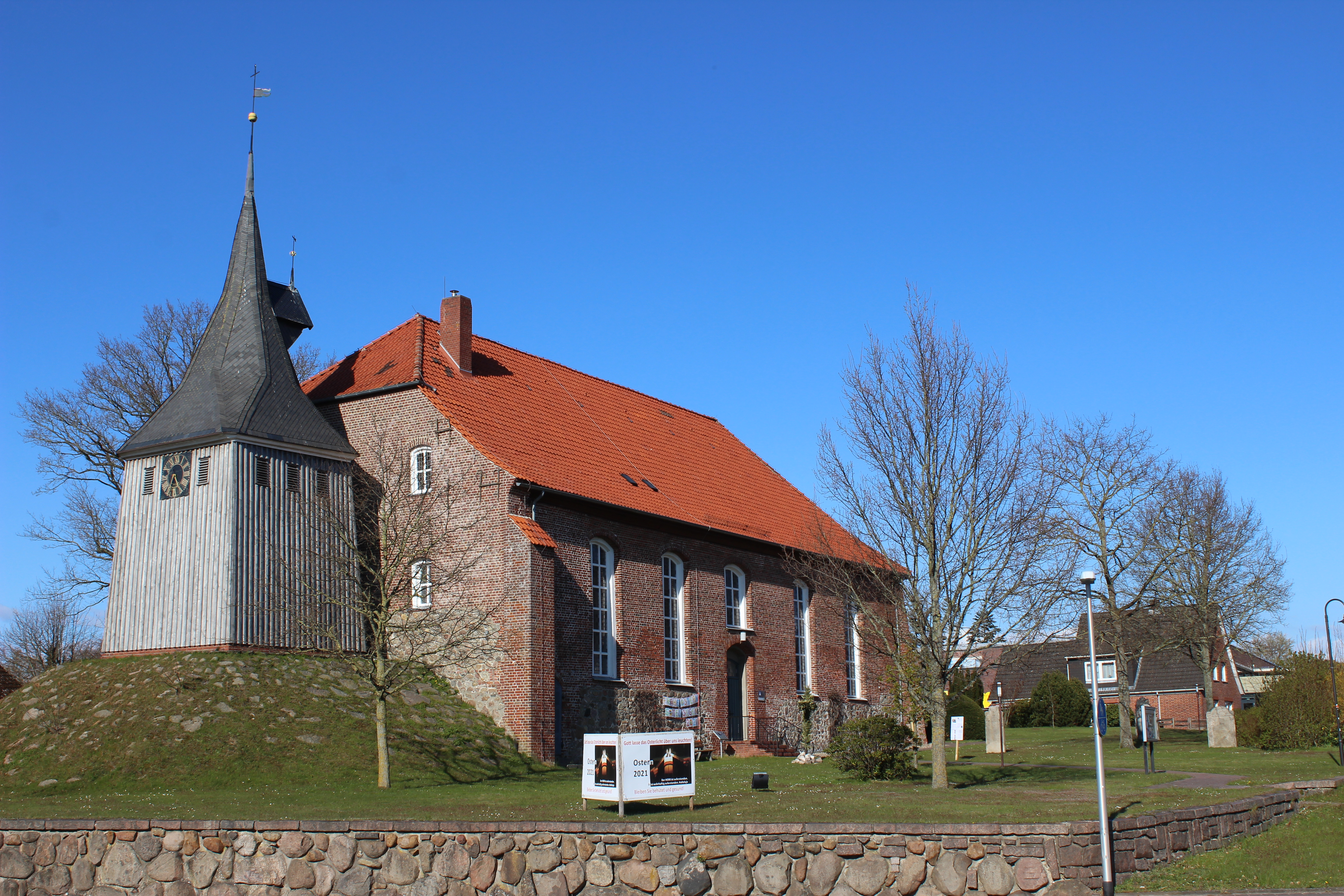Cadenberger St. Nicolai Kirche - Historische Ostedeichroute
