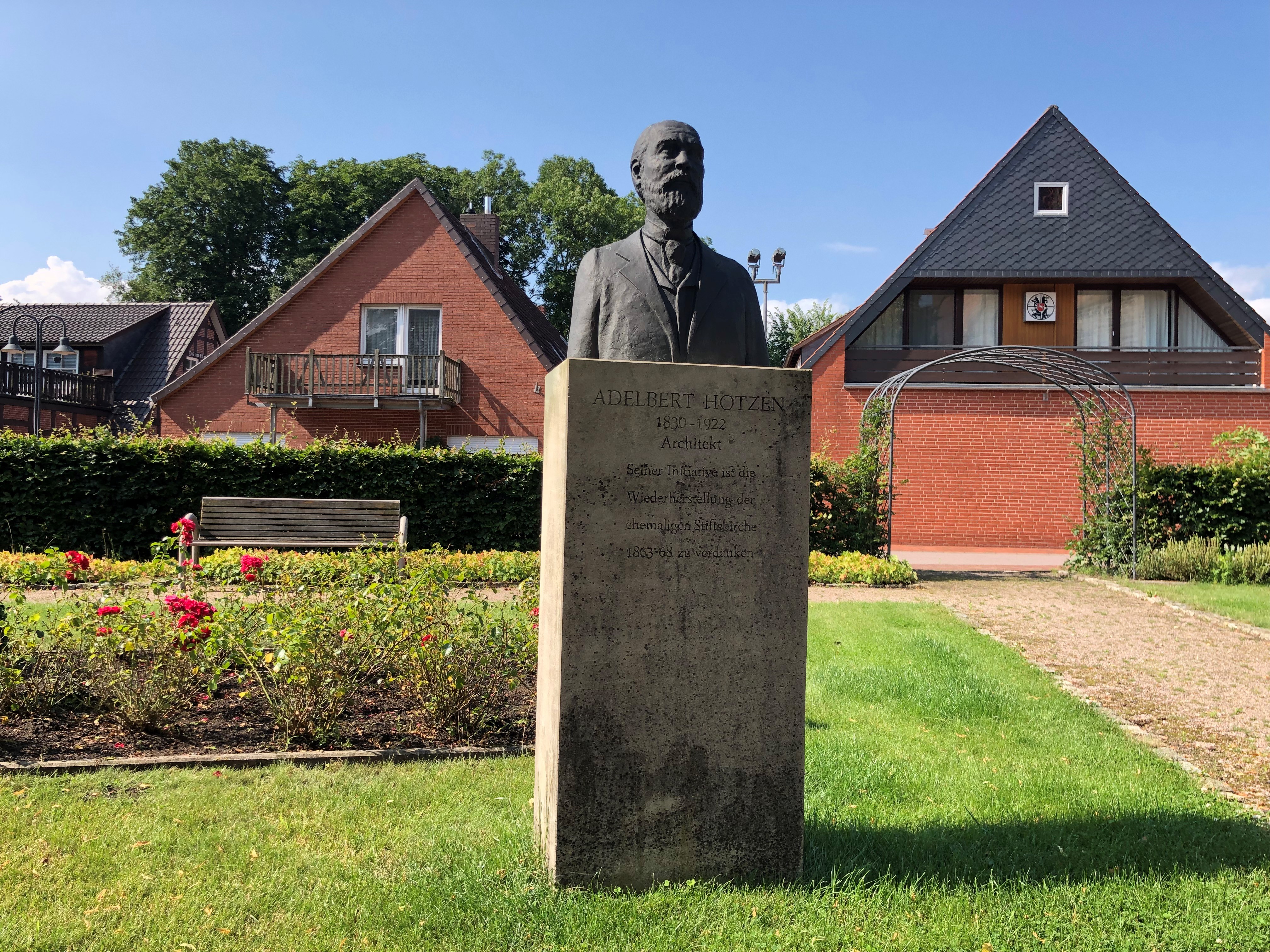 Skulptur "Adelbert Hotzen"