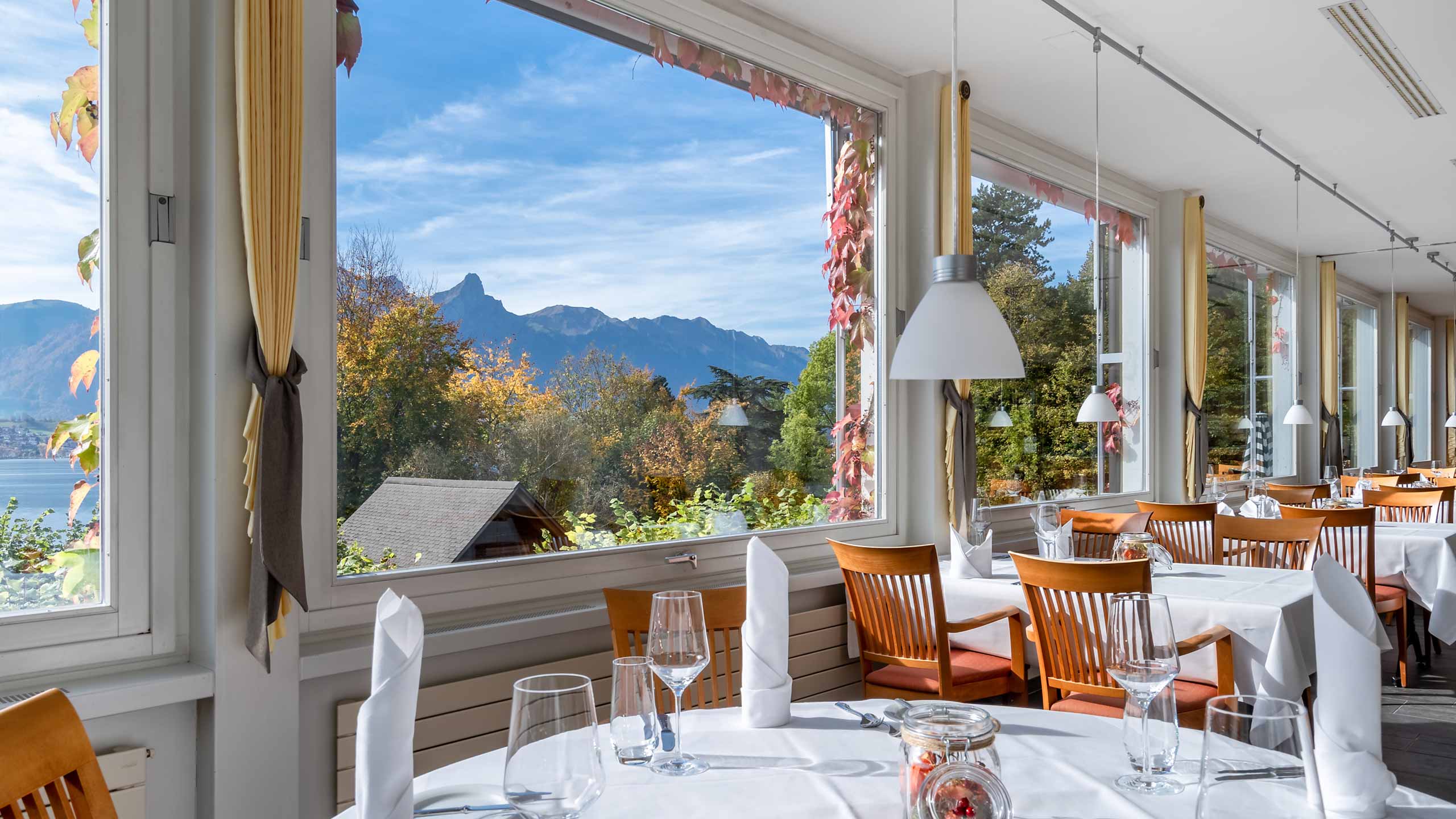 panorama-hotel-schoenbuehl-hilterfingen-restaurant-aussicht-thunersee.jpg