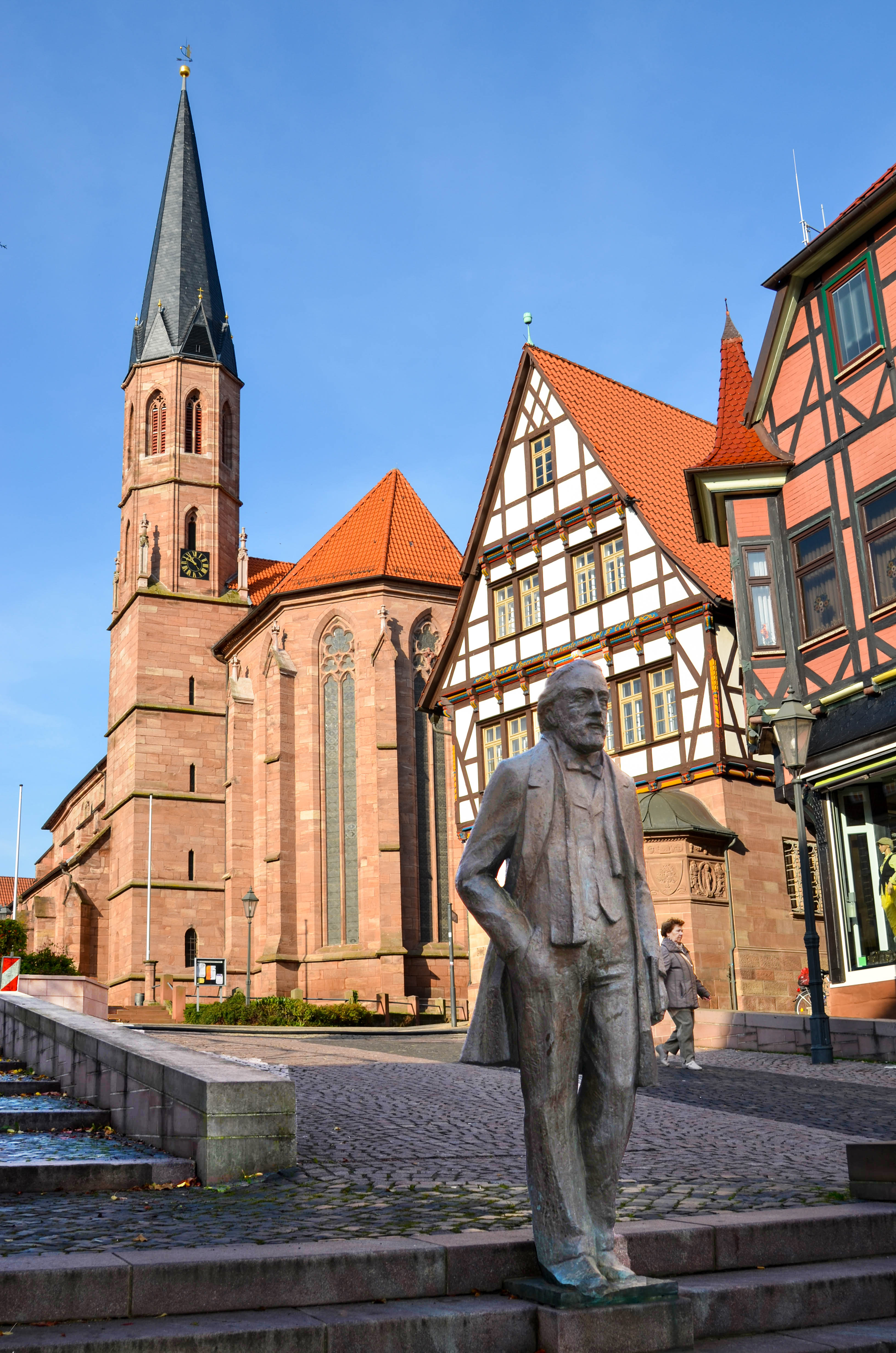 Heiligenstadt mit Theodor Storm Denkmal.jpg