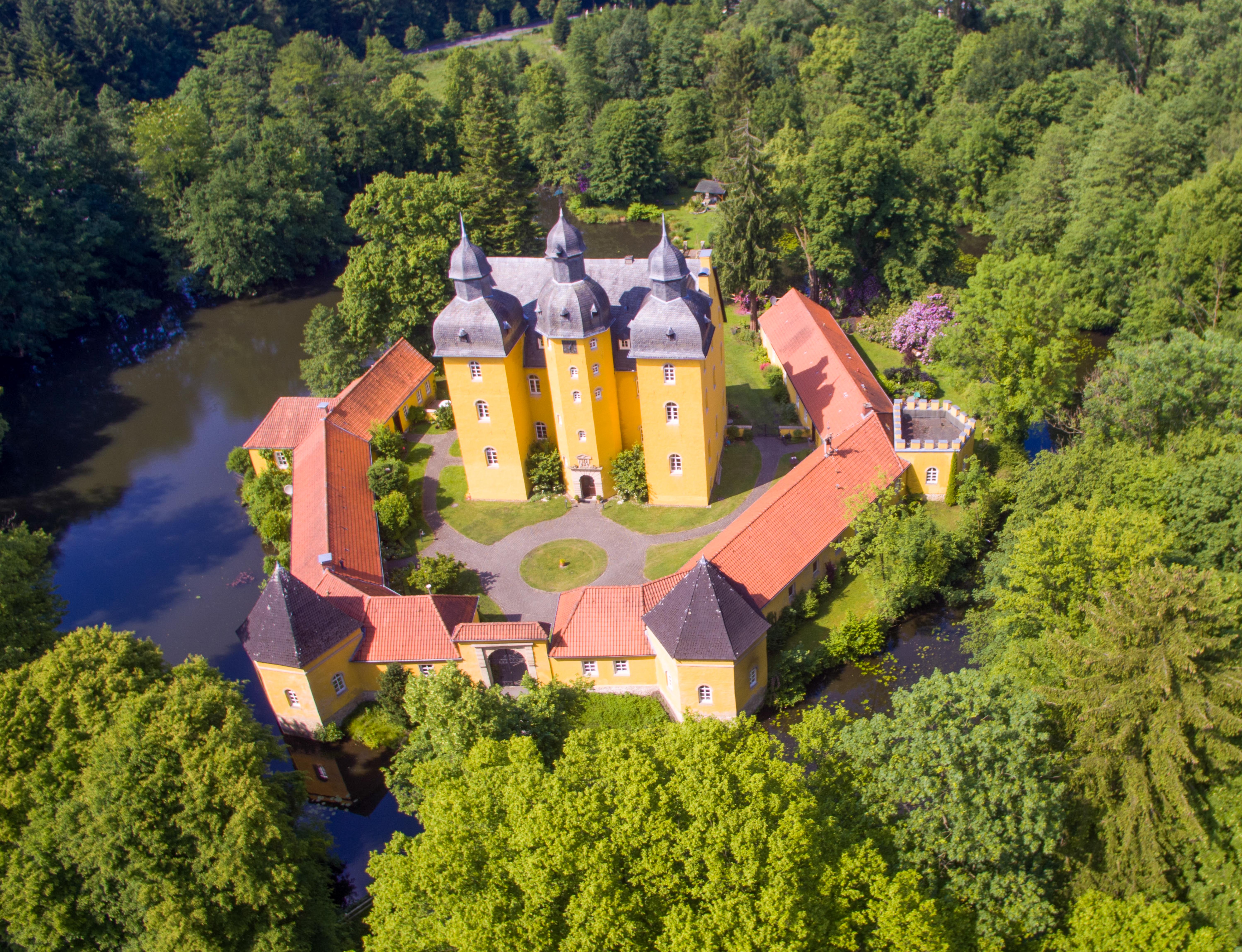 Luftbild vom Jagdschloss Holte in Schloß Holte-Stukenbrock, Foto: Fortkord und Dressler