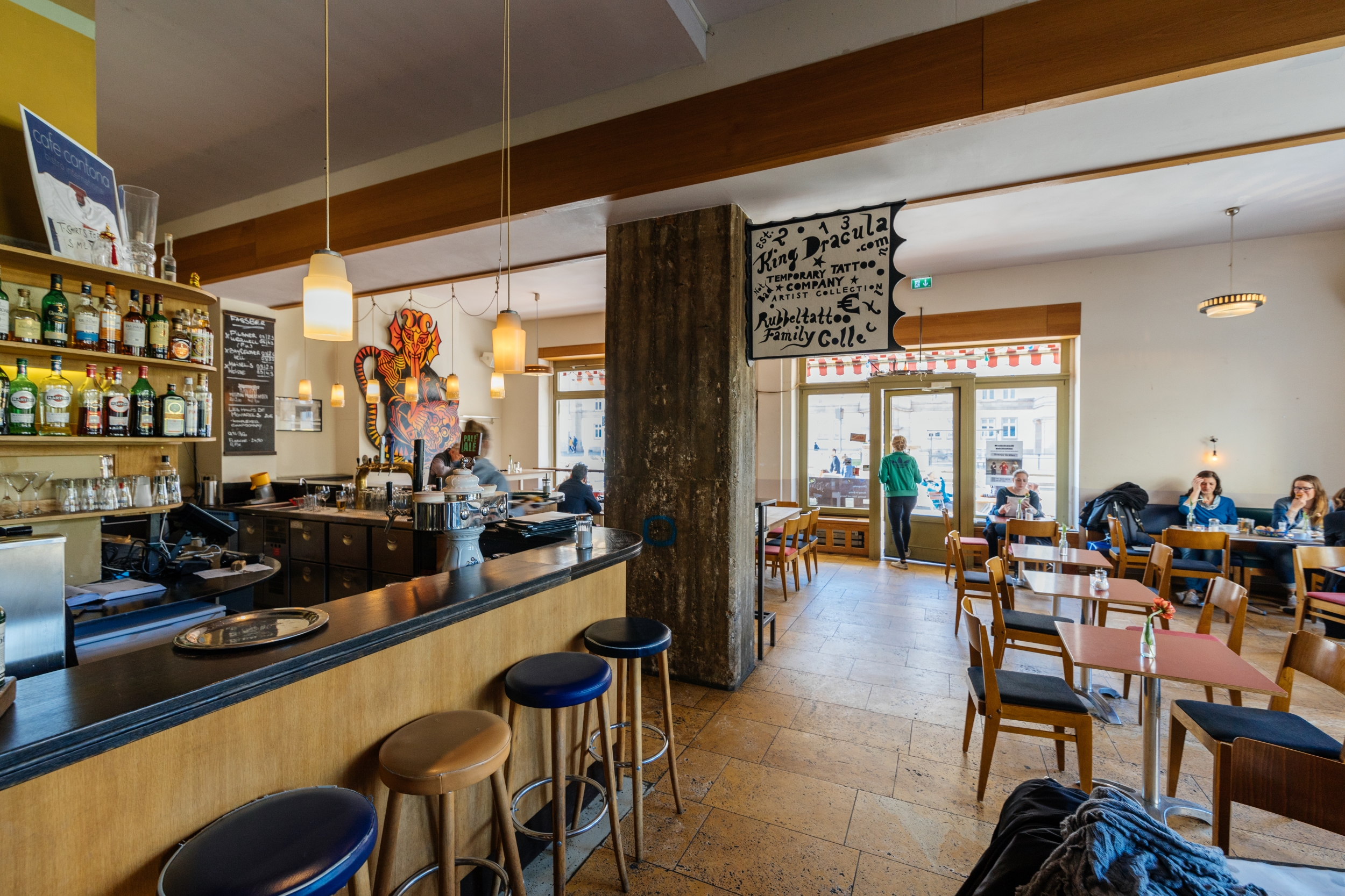 Café Cantona – Motiv