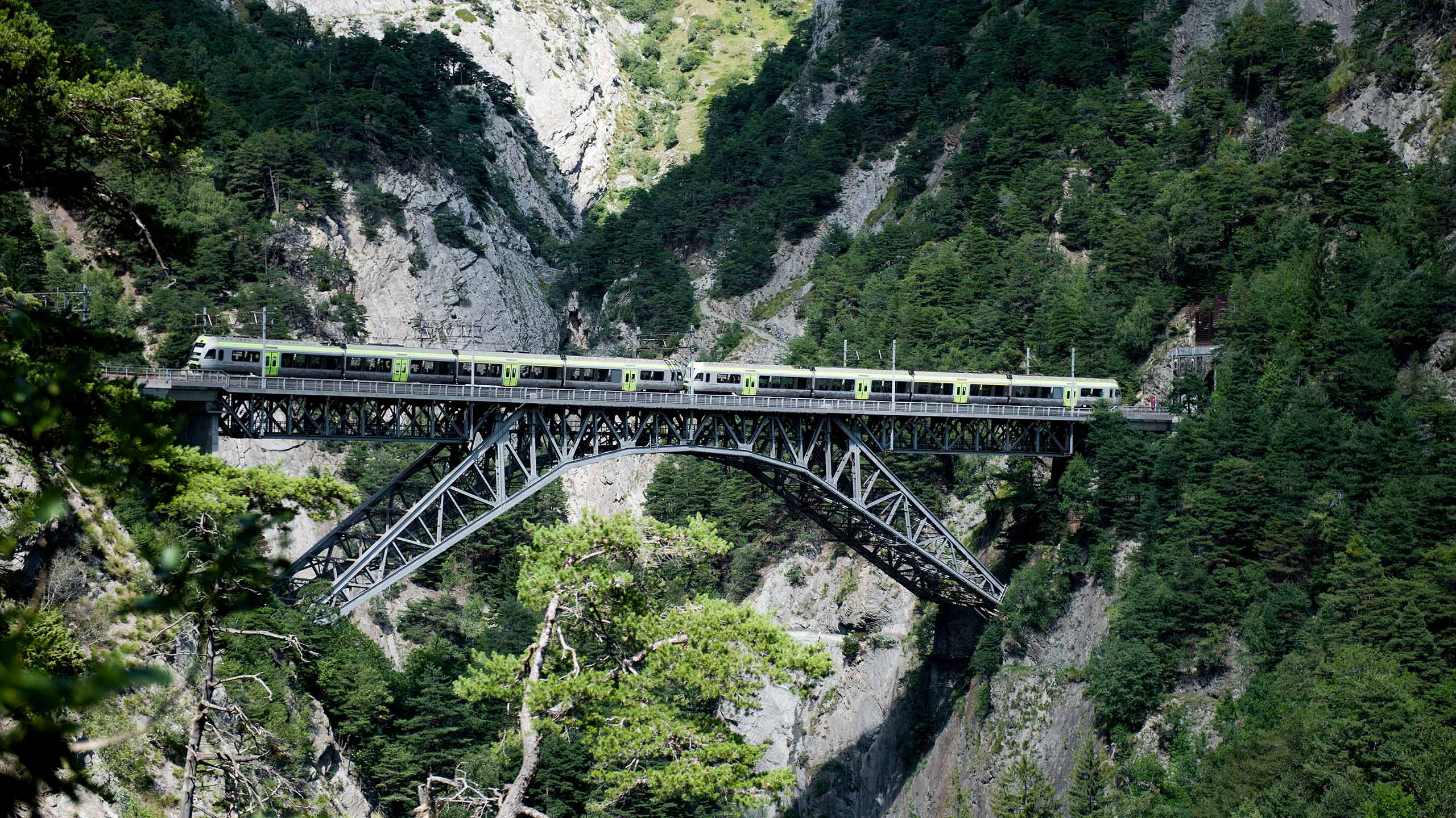 Rail round trip aboard the RegioExpress Lötschberger