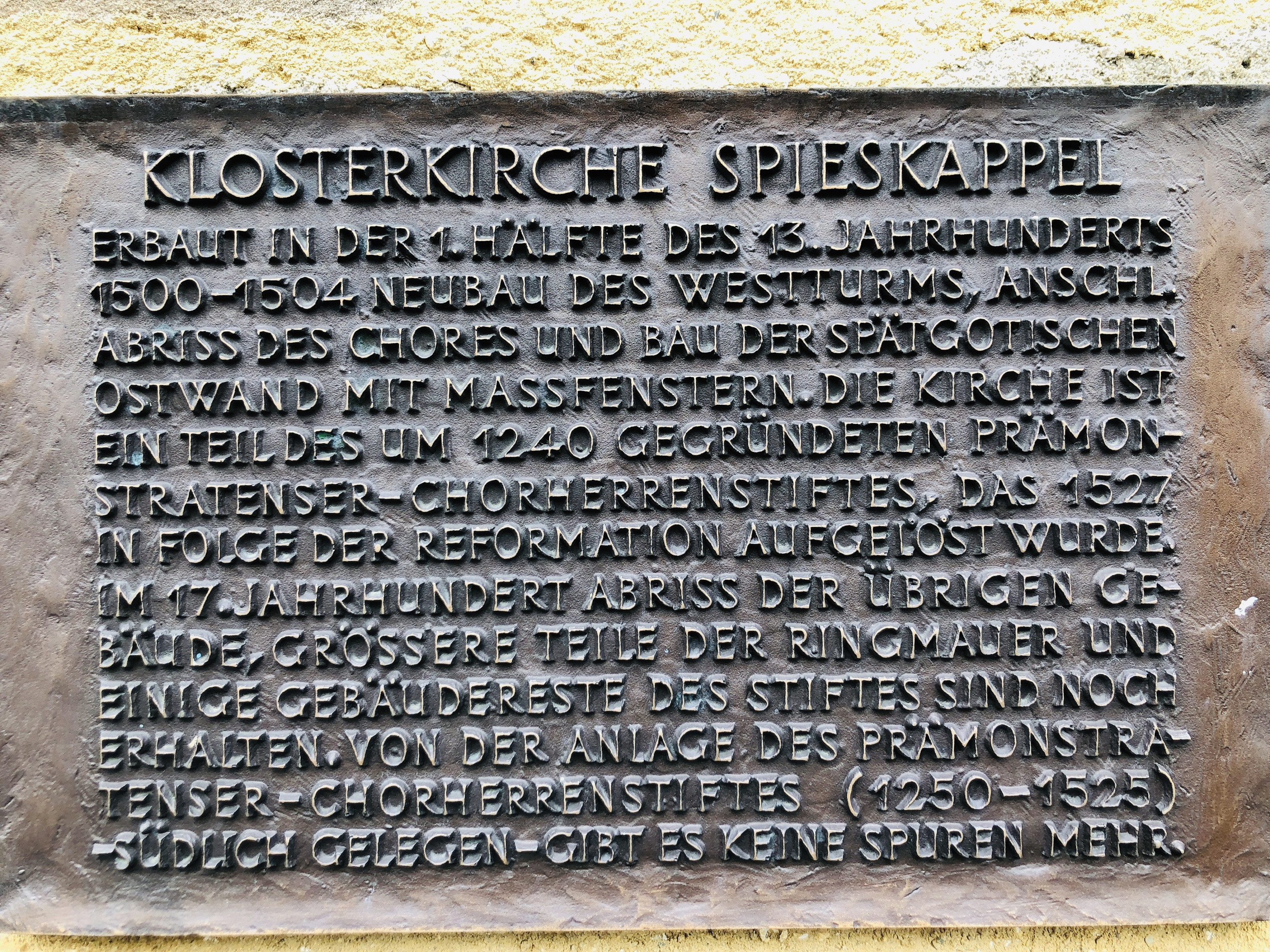 Inschrift an der Klosterkirche