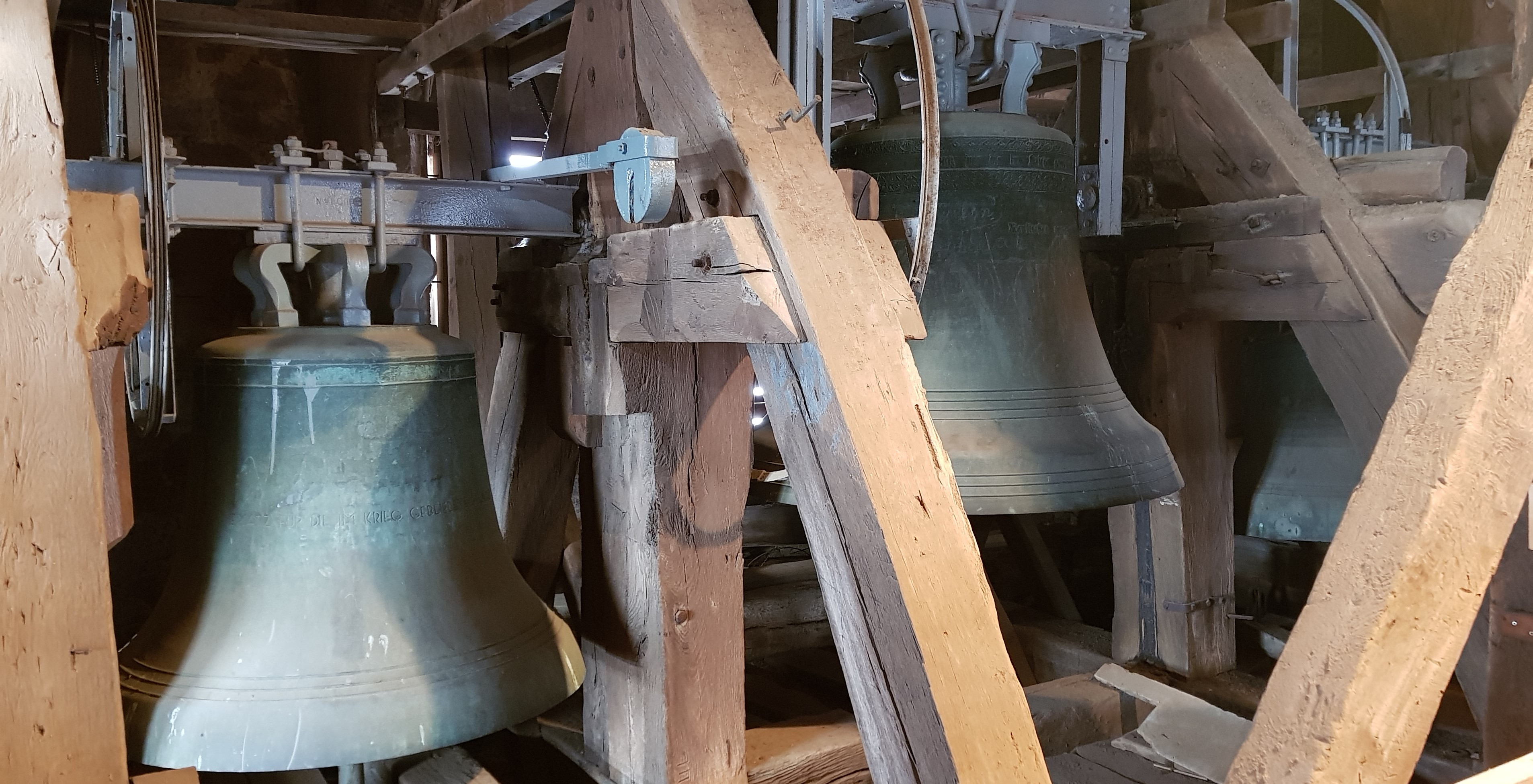 Glocken im Kirchturm der Nikolaikirche Neukirchen/Knüll
