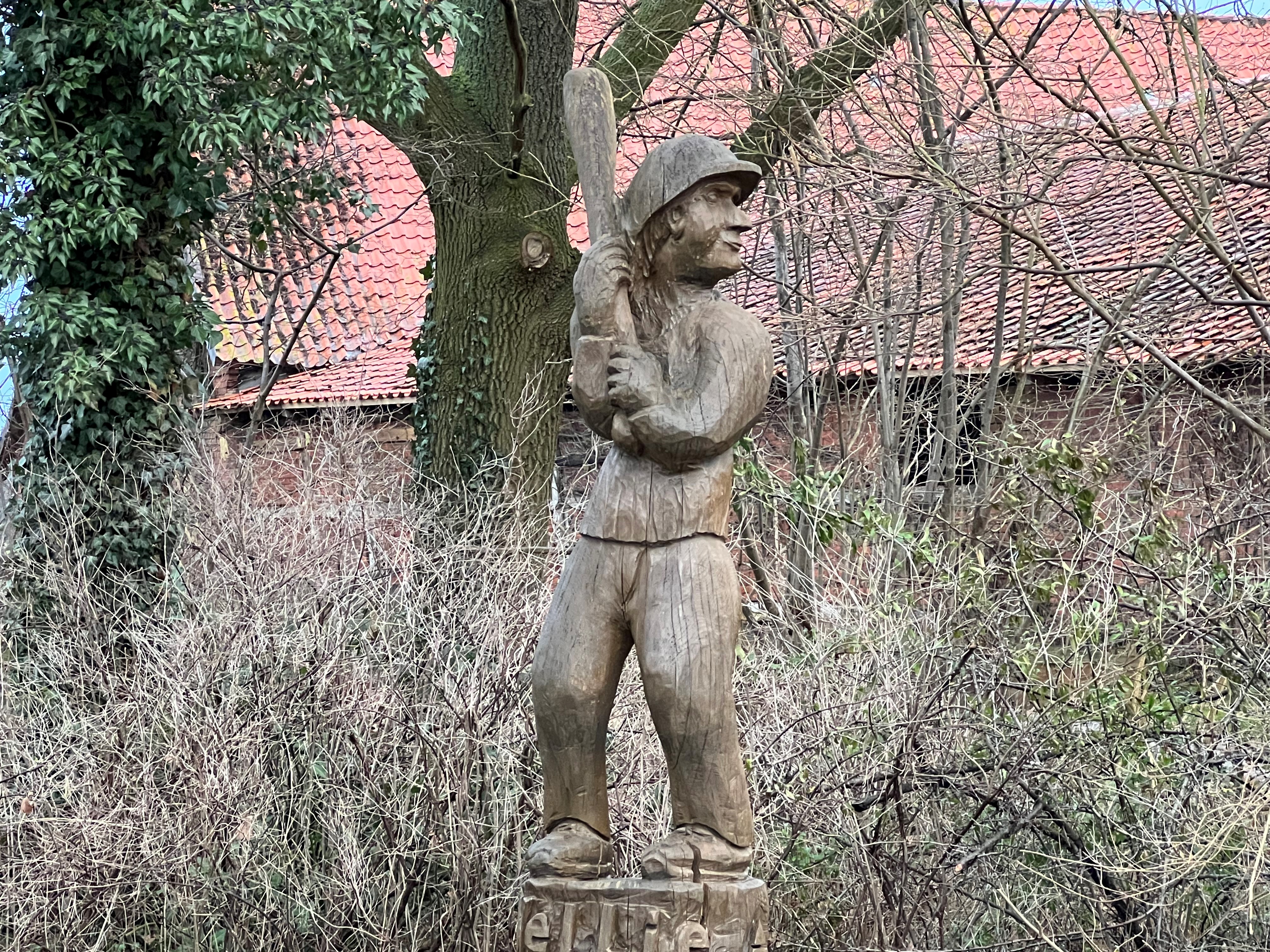 Skulptur "Schlagballspieler"