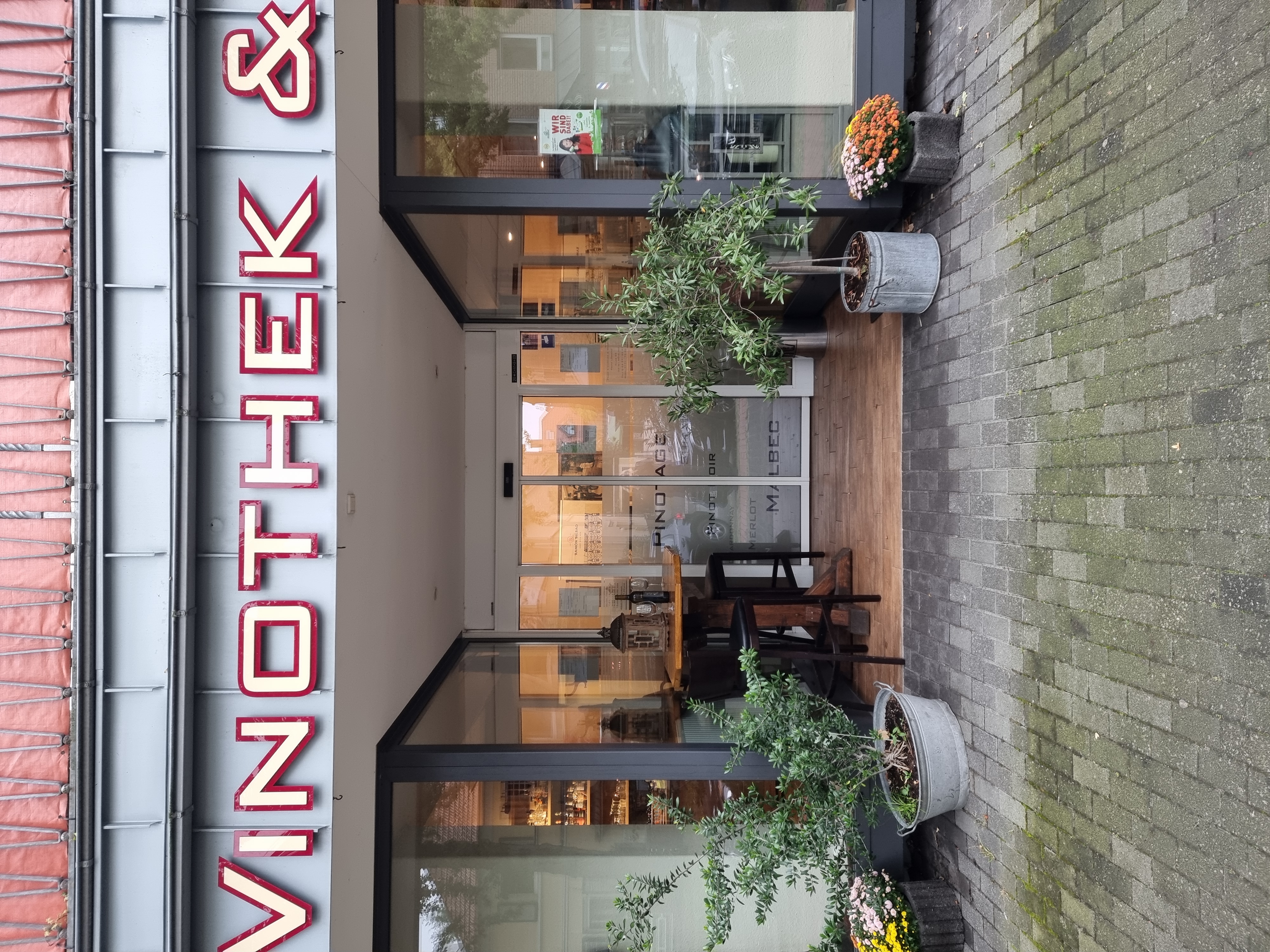Frank´s Vinothek & Weinbar | Eingangsbereich
